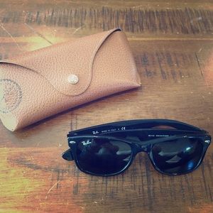 Ray-Ban New Wayfarer Sunglasses RB2132